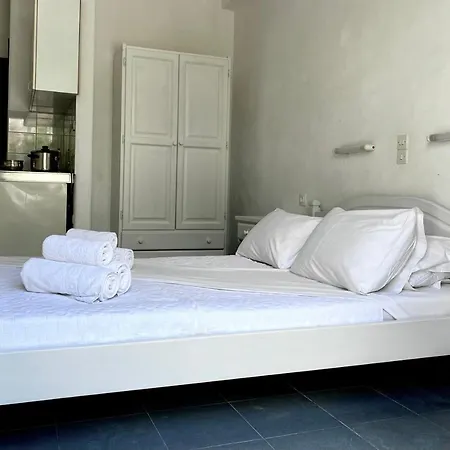 Helliniko * Parikia (Paros)